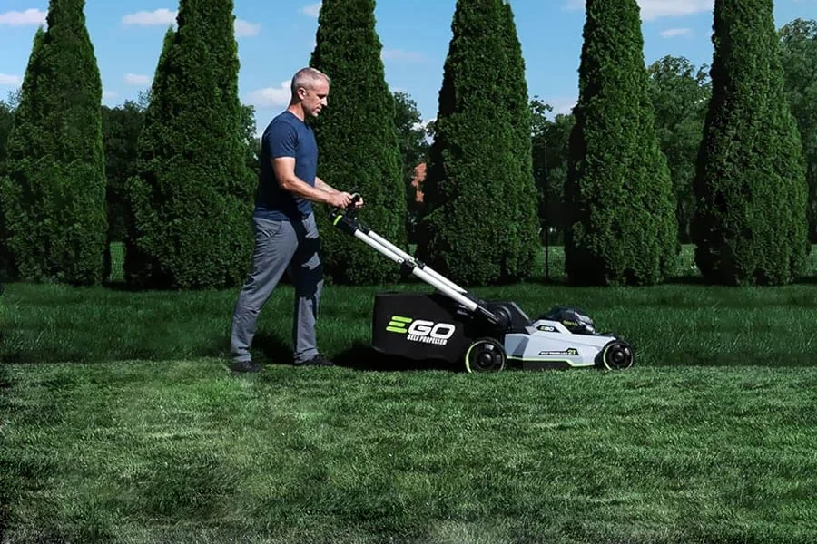 battery self propelled lawn mower
